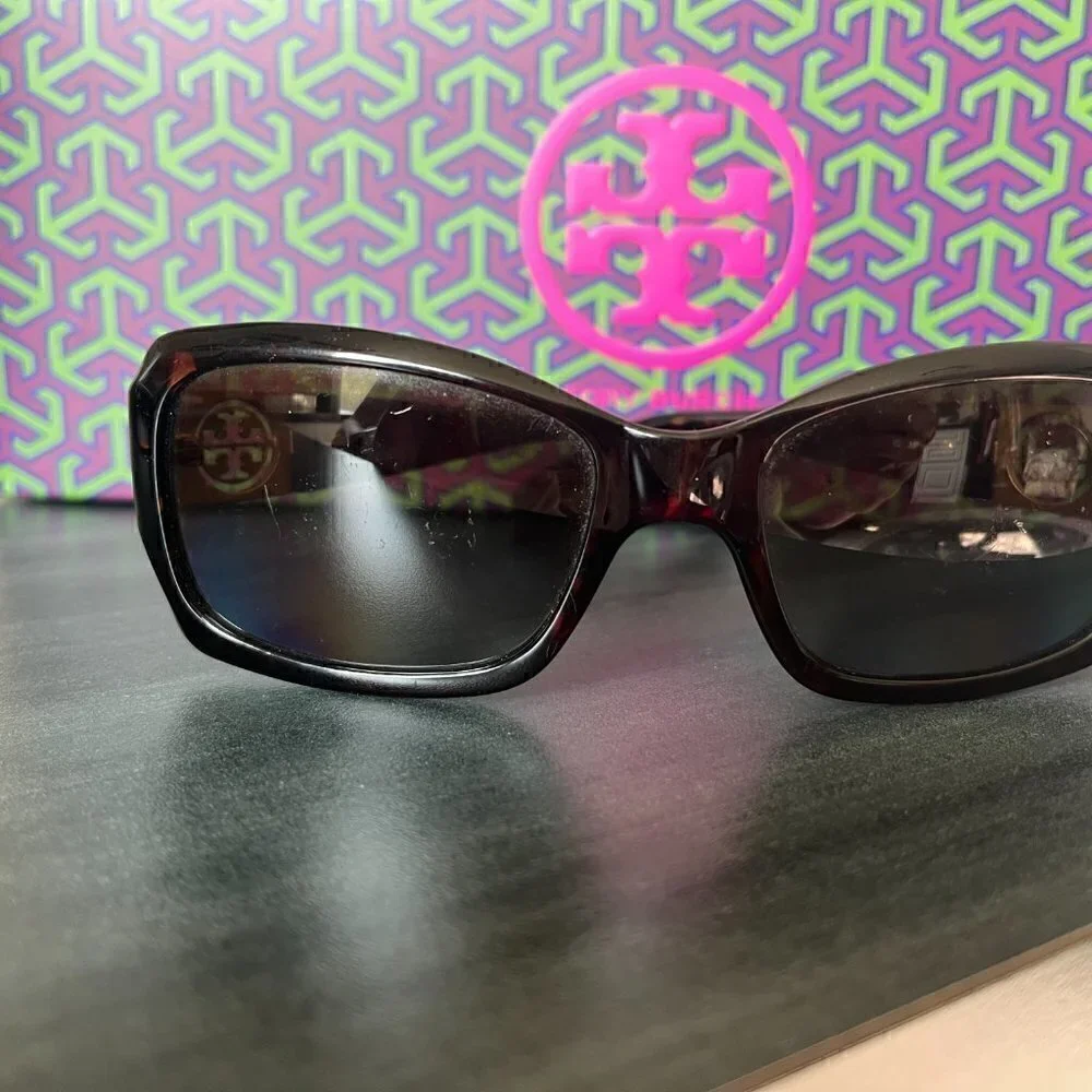 Tory Burch Sunglasses Frames in EUC Slight Cat Eye Tortoise Shell